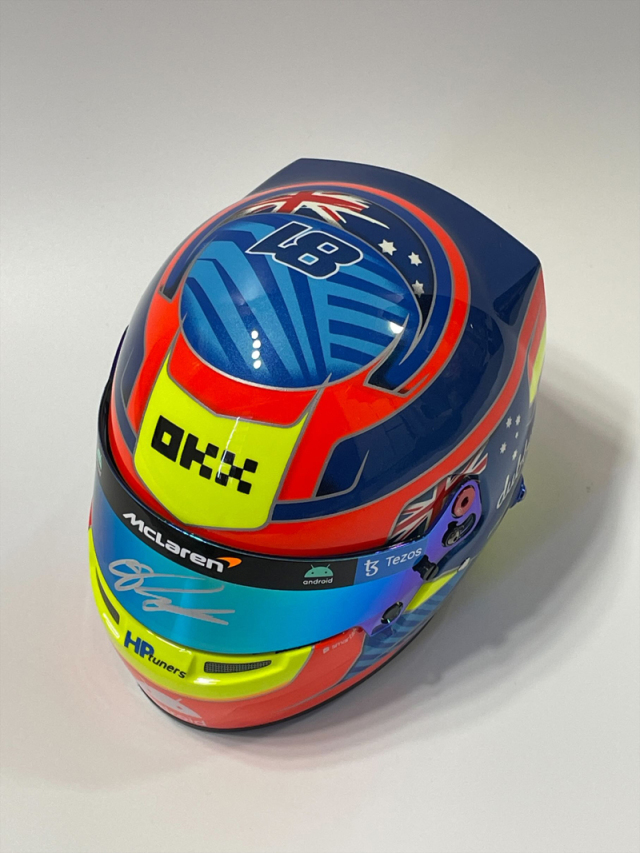 O.ピアストリ直筆サイン入 2023年 1/2ヘルメット F1グッズ・ミニカー 