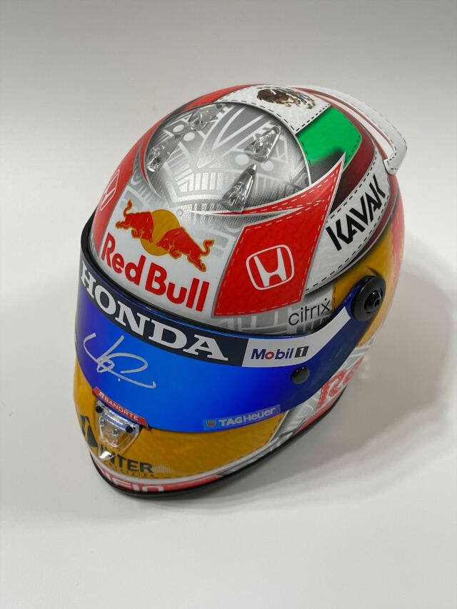 【SALE】S.ペレス 直筆サイン入 2021年オーストリアGP限定 1/2ヘルメットTYPEA