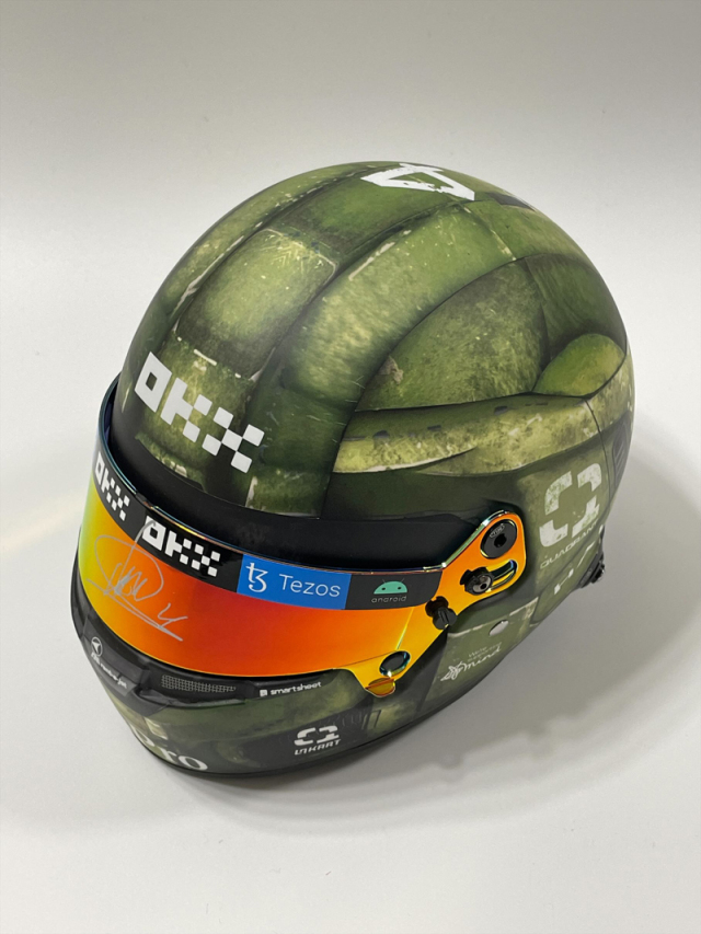 L.ノリス 直筆サイン入 2022 シンガポールGP マクラーレン 1/2 