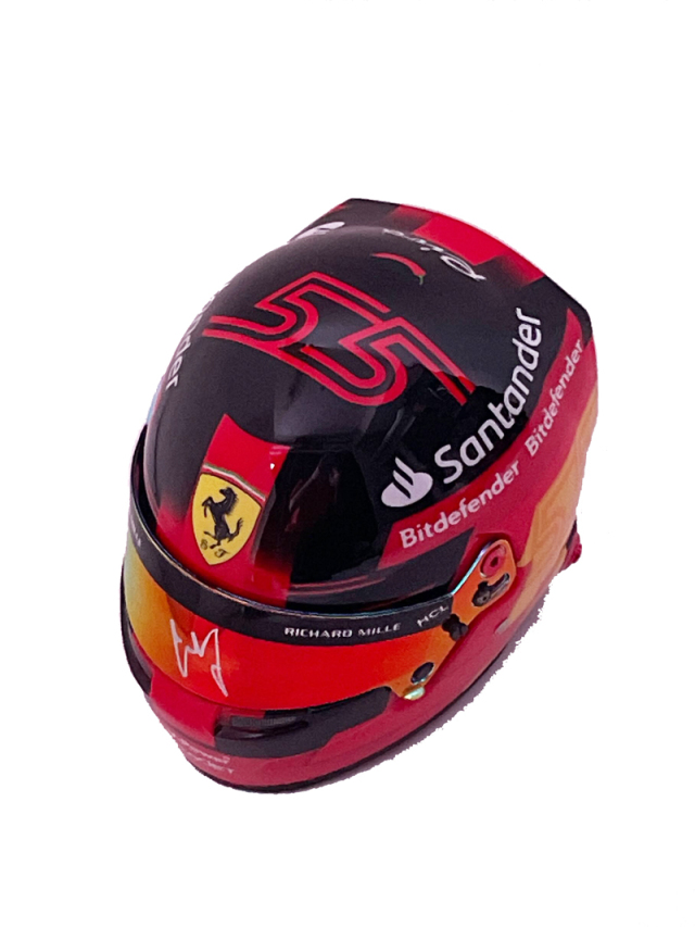 C.サインツ直筆サイン入 2023年 1/2ヘルメット F1グッズ・ミニカーの 