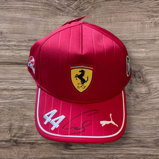 直筆サイン入りキャップ ハミルトン＆ルクレール Ferrari 2025年
