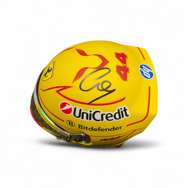 1/2ヘルメット　フェラーリS.ベッテル直筆サインいり F1 フェラーリ時代 S・ベッテル 直筆サイン入り 1/2 レプリカ