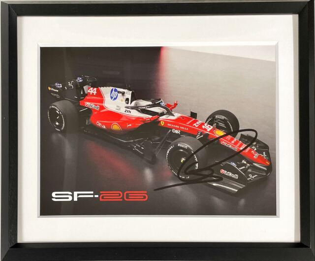 L.ハミルトン直筆サイン入 2026フェラーリ SF26マシンカード(額装品）TYPEB　