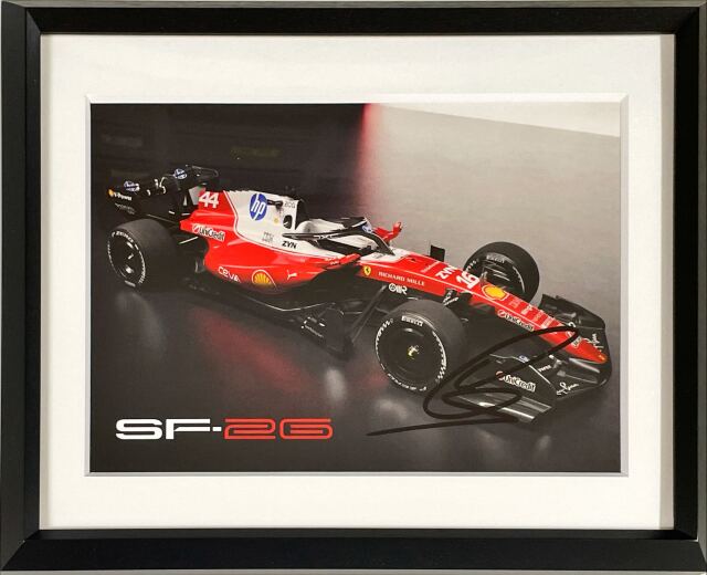 L.ハミルトン直筆サイン入 2026フェラーリ SF26マシンカード(額装品)TYPEC