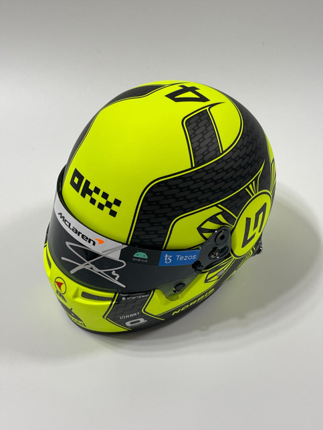 L.ノリス 直筆サイン入 2023 マクラーレン 1/2ヘルメット F1グッズ 