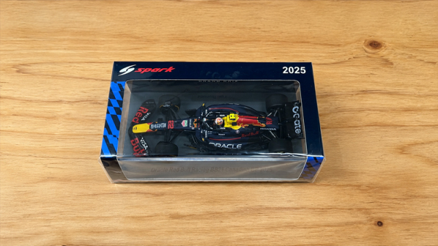 スパーク 1/43 レッドブル RB21 角田裕毅 2025年カナダGP 100戦記念 No.22　