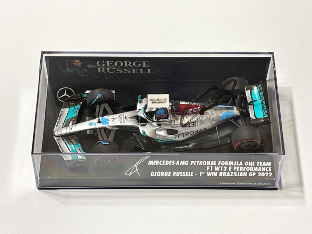 G.ラッセル直筆サイン入ミニチャンプス 1/43 メルセデス W13 2022年ブラジルGP初優勝
