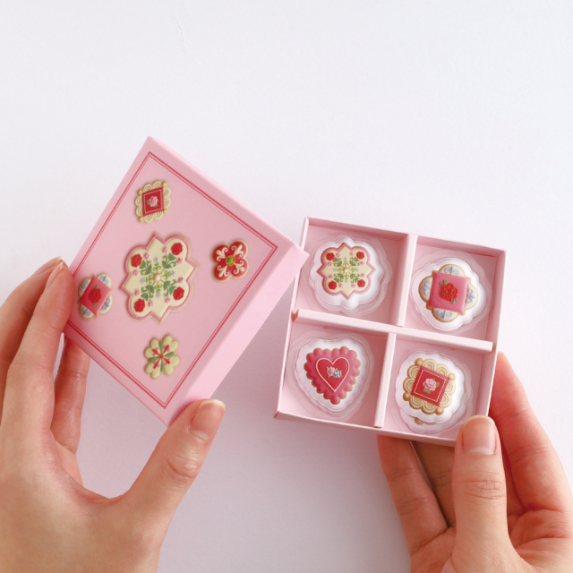 KUNIKA 箱入りソフトフレークシール（red） KG-017 | デザイン