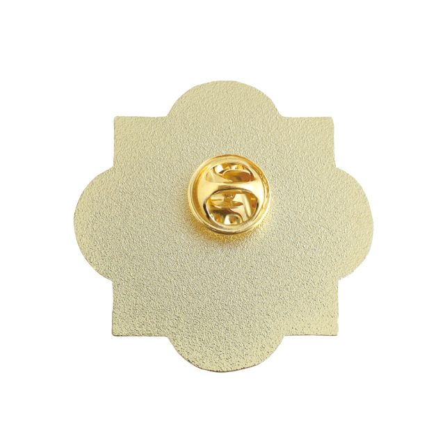 【希少】【レア】 HKT48 ピンバッジ 「 おでかけ !」（ 非売品 ）初期型 KUNIKA ピンバッジ（red） KG-025 | デザインステーショナリーの