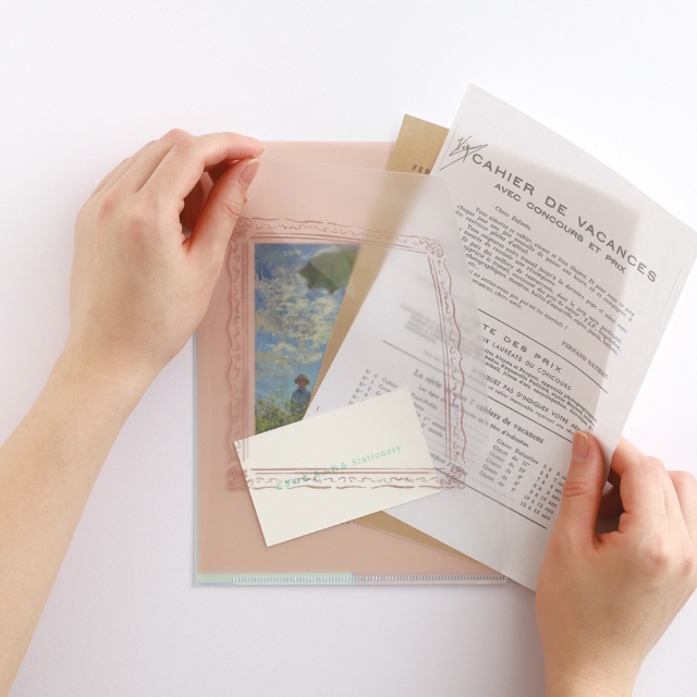 DAILY MUSEUM A5ポケットクリアファイル<散歩、日傘をさす女性> MU-016