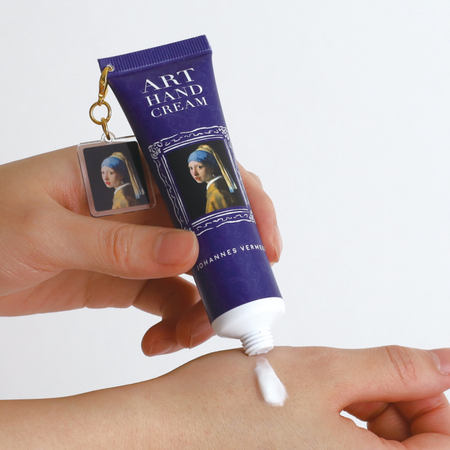 DAILY MUSEUM チャーム付きハンドクリーム（真珠の耳飾りの少女