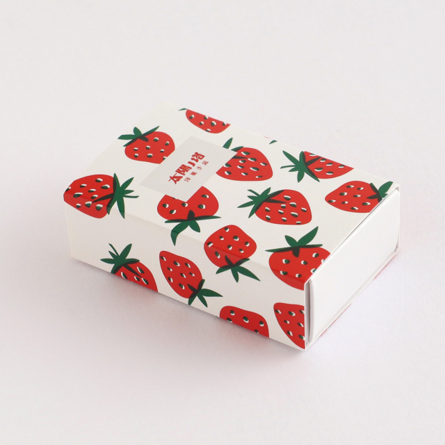 太陽ノ塔洋菓子店 マッチ箱入りチャーム（イチゴ） TY-028 | デザイン
