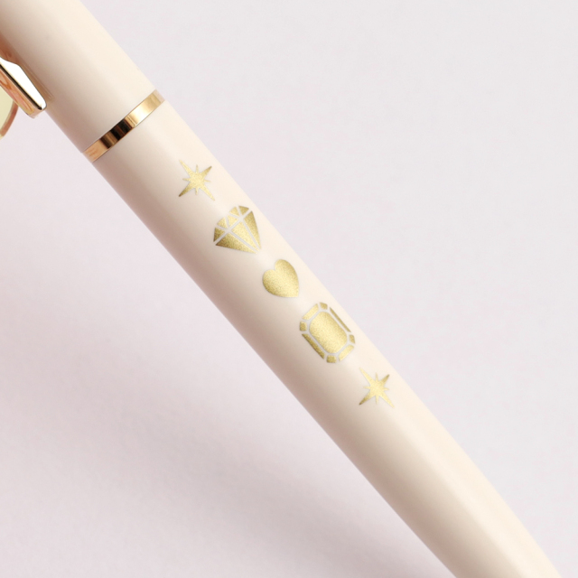 KUNIKA チャーム付きボールペン（beige） KG-055 | デザイン