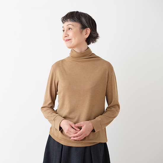 ウールのタートルネック　キャメル