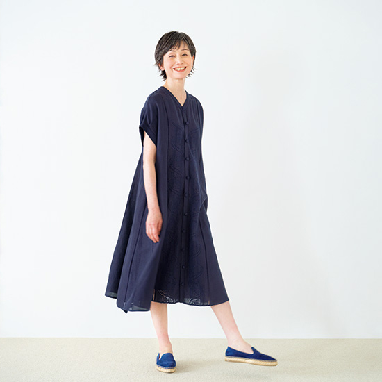 刺繍ワンピース　ネイビー