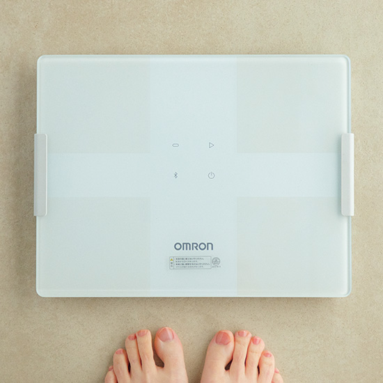 オムロン　体組成計　カラダスキャン