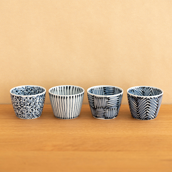 染付地紋のそば猪口