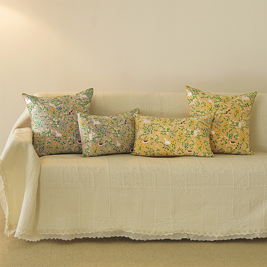 鳥と動物の刺繍クッション