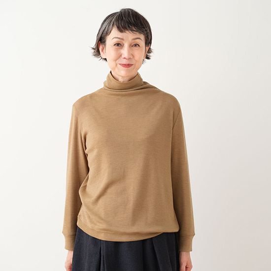 ウールのタートルネック　キャメル