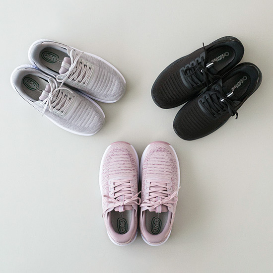 ハンズフリー　スニーカー