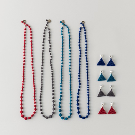 三角モチーフのイヤリングとピアス 暮しの手帖の通販会社 グリーンショップ 三角モチーフのイヤリングとピアス 暮しの手帖の通販会社 グリーンショップ