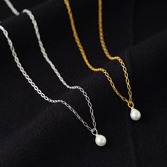 パールのペンダント　シルバー