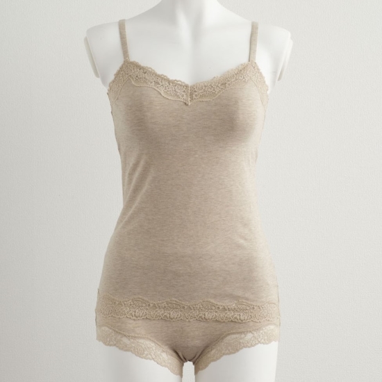 カップ付きキャミソール