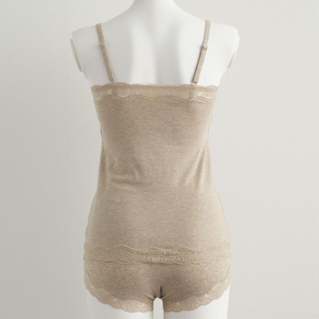 カップ付きキャミソール