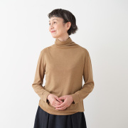 ウールのタートルネック　キャメル