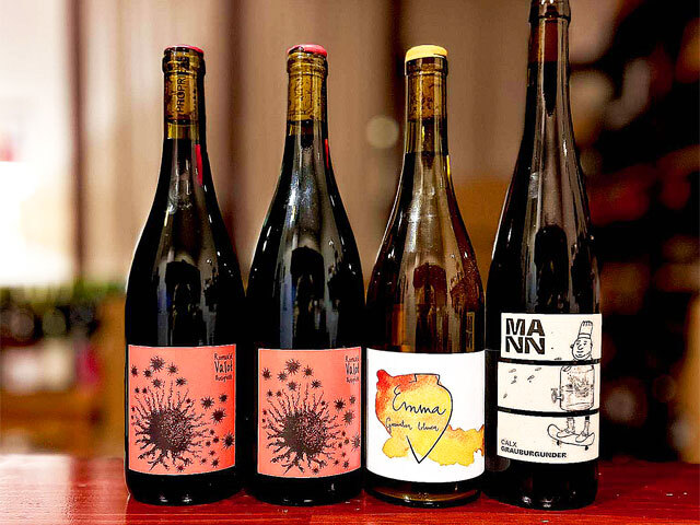 <ワインセット><1セット限り>ロミュアルド ヴァロ ボジョレー ヴィラージュ 2022 & 2023 + ヴァイングート マン カルクス グラウブルグンダー 2022 + ヴェガ アイシャーラ ガルナッチャ ブランカ 2022 計4本セット