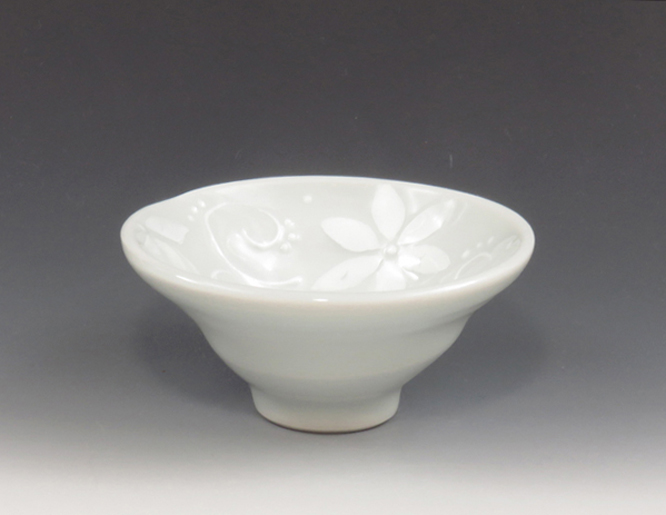 愛媛県のやきもの　砥部焼の酒器ぐい呑