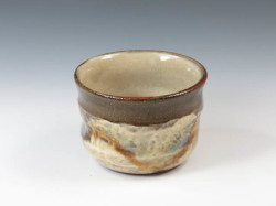 沖縄県の焼き物　読谷山焼の酒器ぐい呑