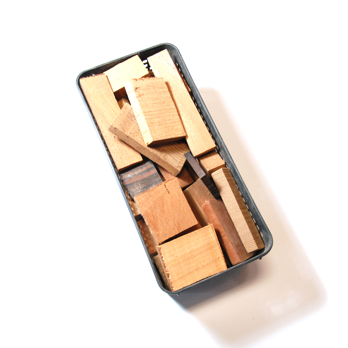 【トーンウッド端材】サイズはバラ角材 一例40Ｘ40Ｘ10mm 同梱不可 クラフト 一般木工 リペア製作系 ＜送料880円ヤマト宅急便＞限定0018