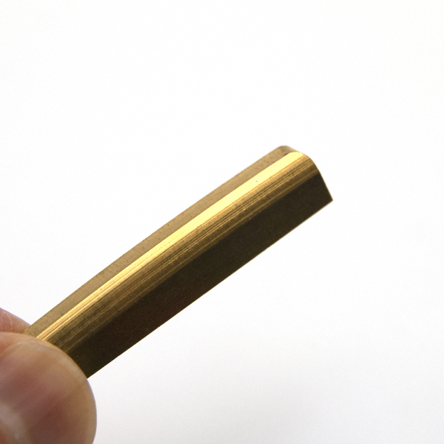 ナット ブラス カーブ 5x43.5x8.1mm
