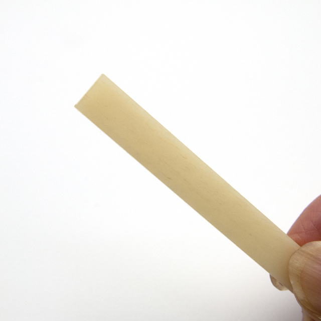 【サドル】牛骨 ボーン 無漂白 厚2.5mmx長85mmx高10mm 基準音質 音改善 定番材 リペア製作系 メンテナンス <送料200円ポスト投函>#2702