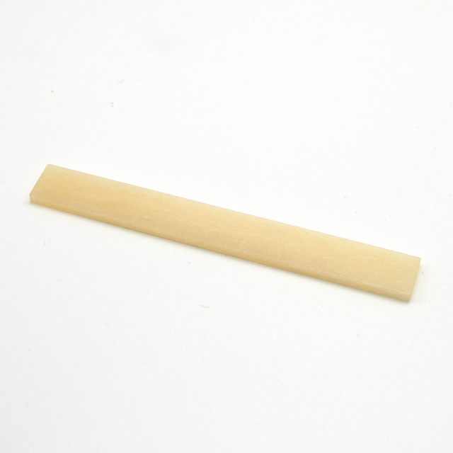 【サドル】牛骨 ボーン 無漂白 厚2.5mmx長85mmx高10mm 基準音質 音改善 定番材 リペア製作系 メンテナンス <送料200円ポスト投函>#2702