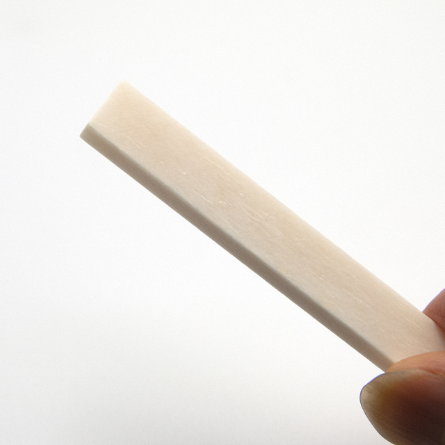 【サドル】牛骨 ボーン 漂白 厚6.2mmx長85mmx高10mm 基準音質 音改善 定番材 リペア製作系 メンテナンス <送料200円ポスト投函>#2707