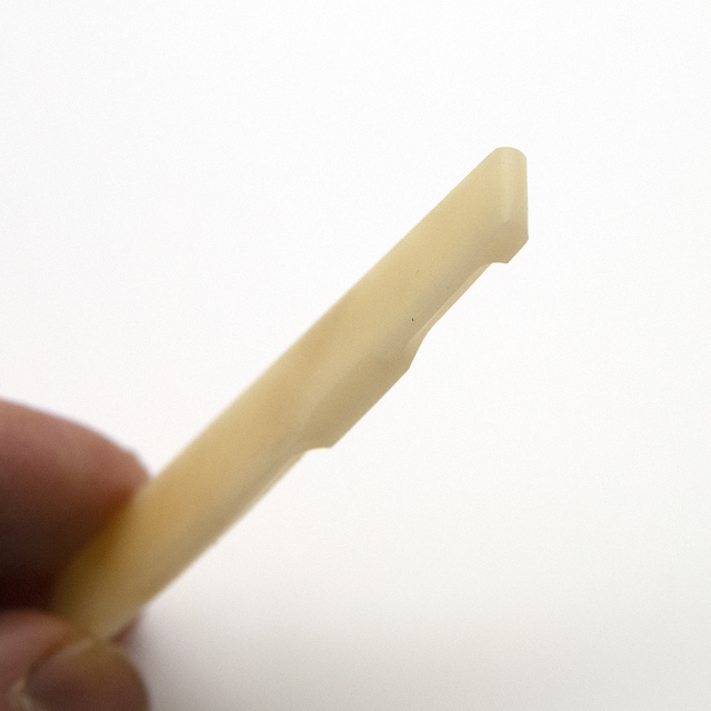 3Dサドル240x143mm 穴有り サドル 牛骨無漂白 ピッチ調整加工 72x2.7x11.5mm