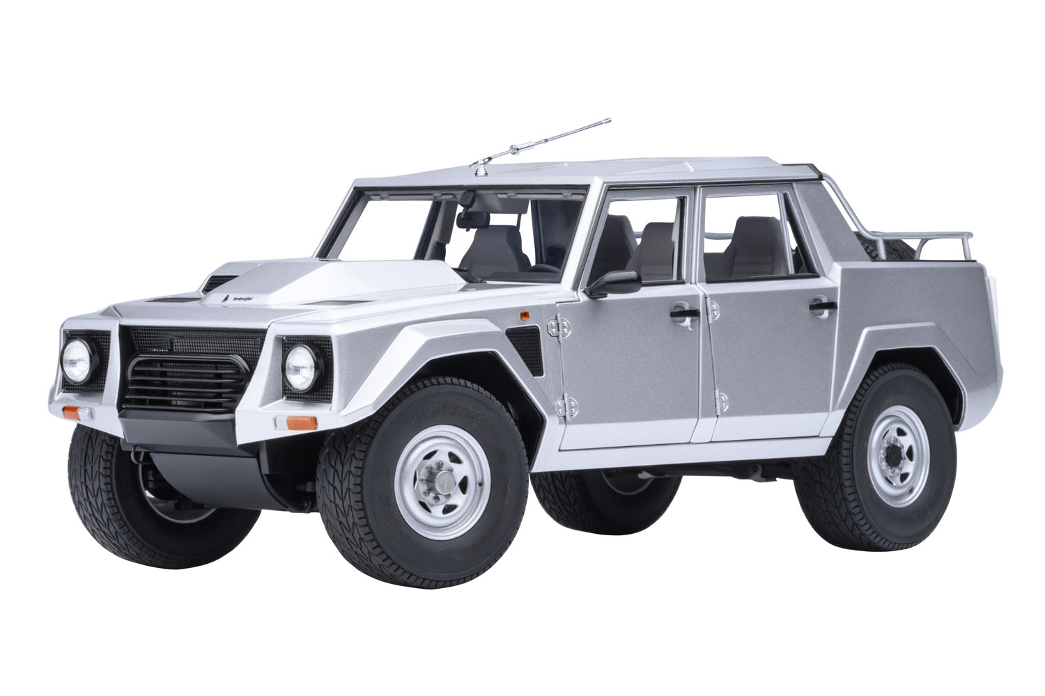 [予約]AUTOart (オートアート) コンポジットダイキャストモデル 1/18 (ダイキャスト製) ランボルギーニ LM002 （メタリック・シルバー）