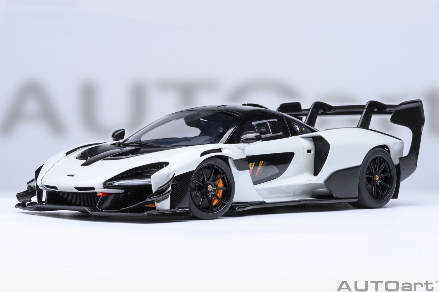 [予約]AUTOart (オートアート) コンポジットダイキャストモデル 1/18 (ダイキャスト製) マクラーレン セナ GTR （メタリック・ホワイト）