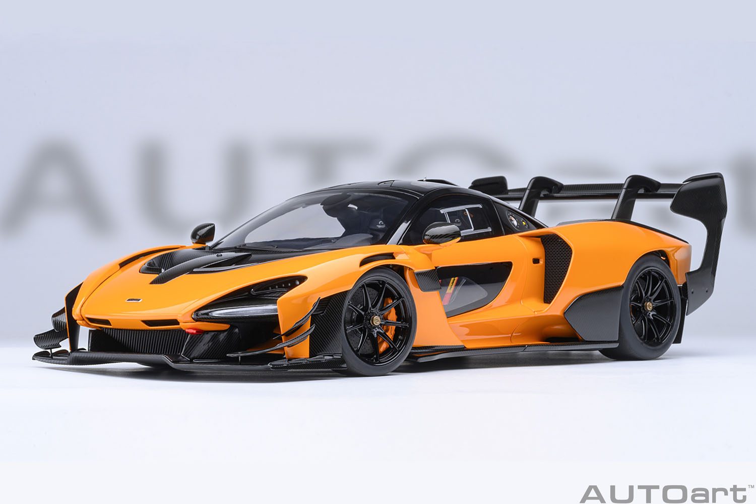 [予約]AUTOart (オートアート) コンポジットダイキャストモデル 1/18 (ダイキャスト製) マクラーレン セナ GTR （オレンジ）