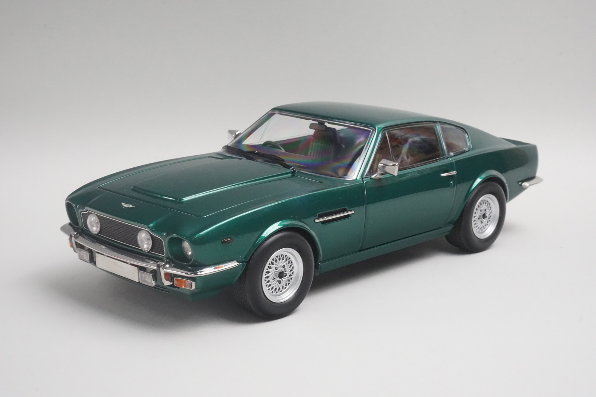 XiaoGuang MODEL 1/18 (ダイキャスト製) アストンマーティン Vantage