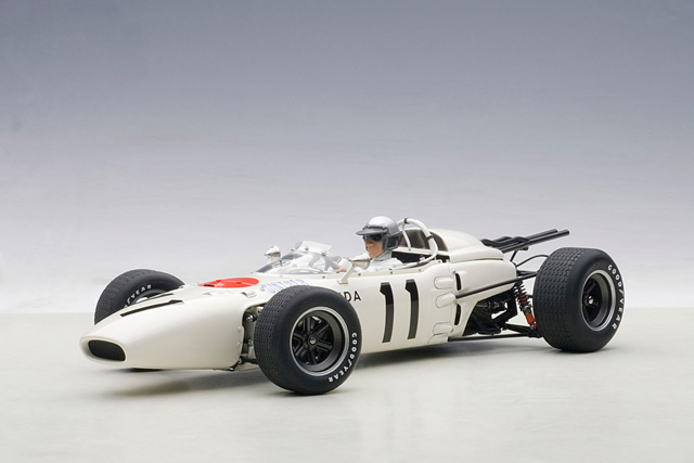 AUTOart (オートアート) コンポジットダイキャストモデル 1/18 (ダイキャスト製) ホンダ RA272 F1 1965 #11 メキシコGP 優勝（リッチー・ギンサー/ドライバーフィギュア付き）※再入荷