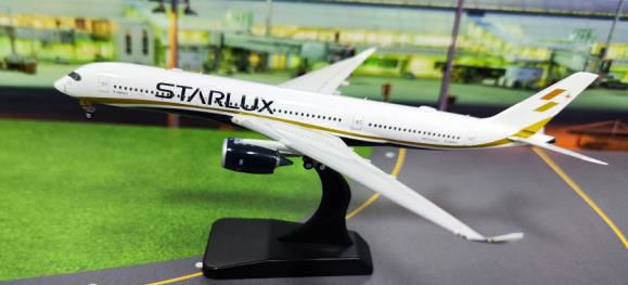 STARLUX AIRBUS A350-900 模型 Amazon.com: JC Wings STARLUX for Airbus A350-900 B-58501