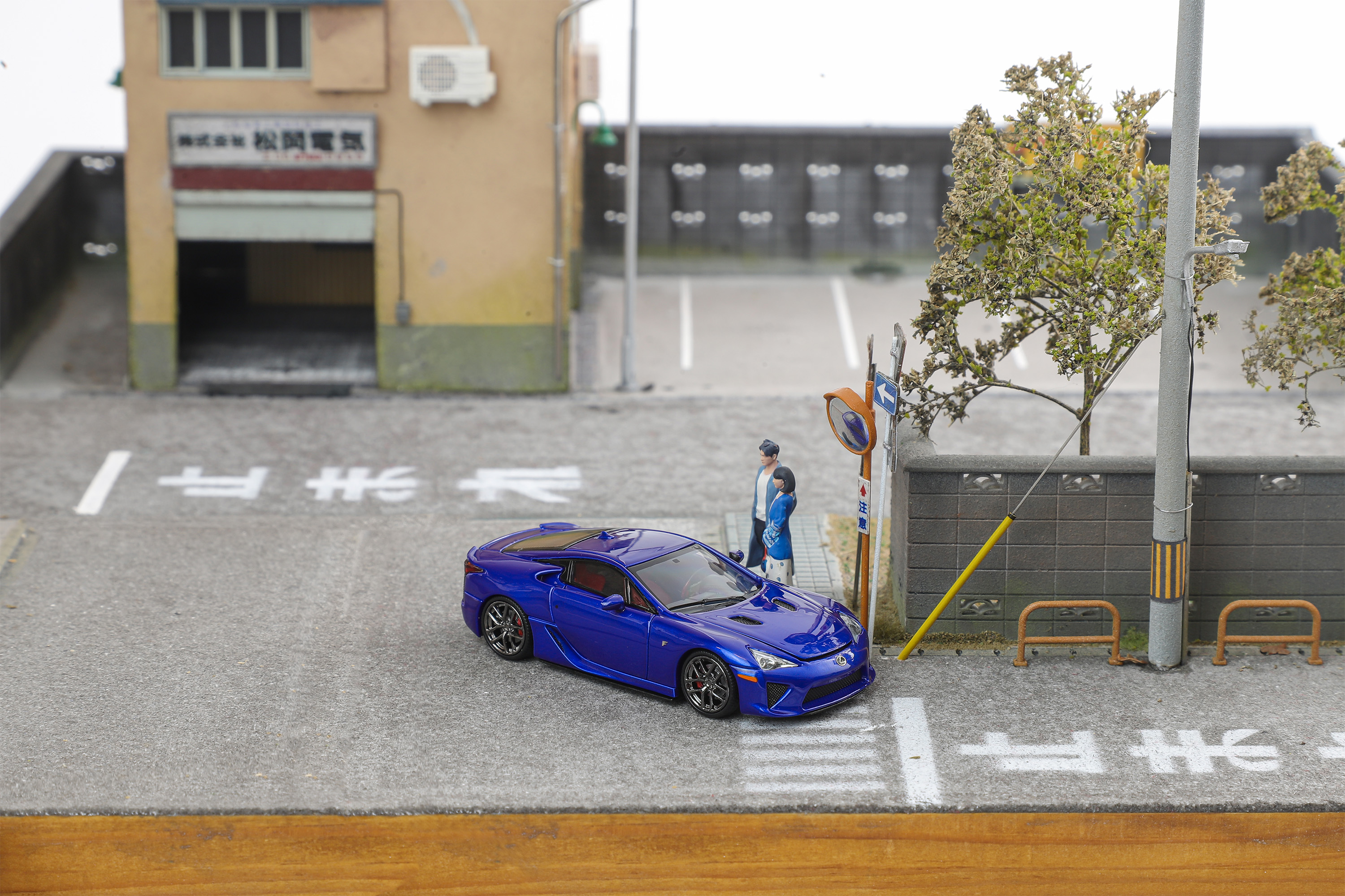 1/64 徳間書店　レクサス　LFA パンフレット　DVD ミニカー　セット Amazon.co.jp: TOKUMAミニカーセレクション「レクサスLFA