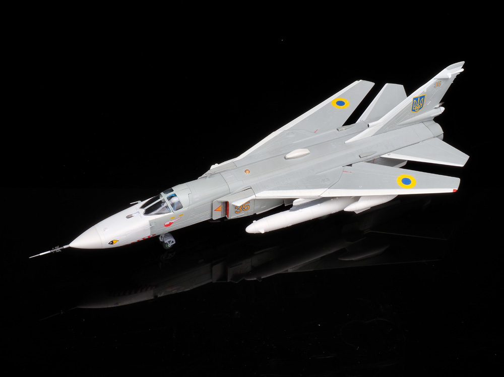 ミニカー　1/72 SU-24MR ウクライナ空軍 35(イエロー) [CA722410] Calibre Wings(カリバ―ウイングス)1/72 (ダイキャスト製) SU