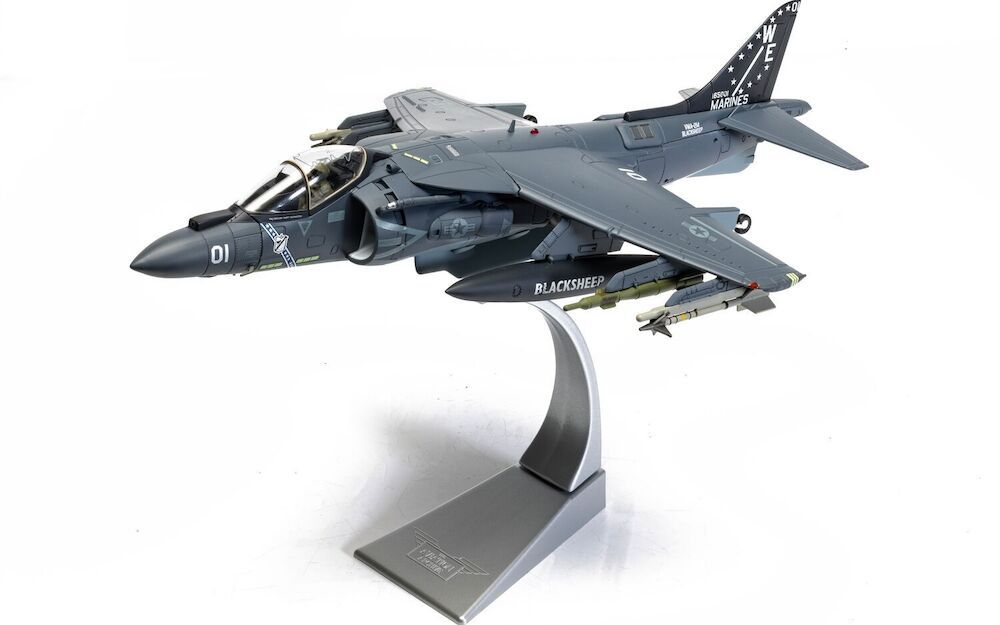 CORGI(コーギー) 1/48 (ダイキャスト製) マクドネル・ダグラス AV-8B+ ハリアー II 165001/01 VMA-214‘Black Sheep'