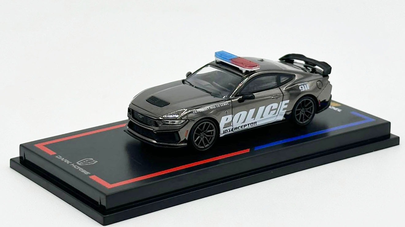 CM・MODEL(CMモデル) 1/64 (ダイキャスト製) Ford マスタング ダークホース パトカー ブラッククローム GT Show 2026 ※お1人様1個まで