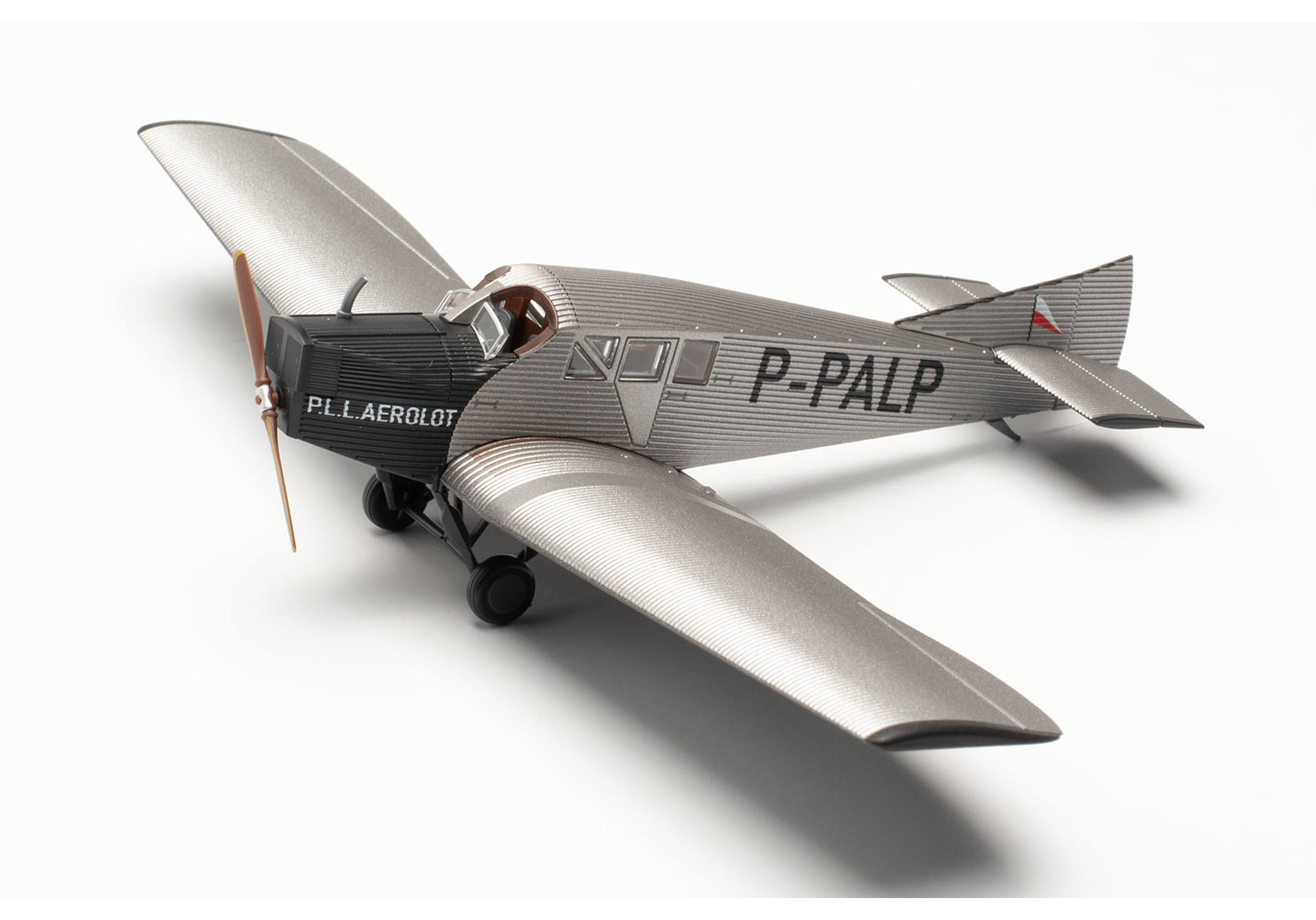 herpa 模型 アリタリア ユナイテッド Amazon | herpa wings 1/200 787-9 ユナイテッド航空 新塗装