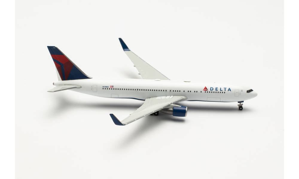 herpa wings 1/500 (ダイキャスト製) 767-300w デルタ航空 N178DZ ガリバー